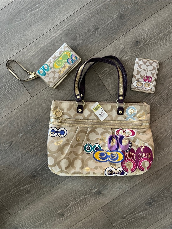 Coach Handbags - EUC Coach Poppy Graffiti Beige Signature Canvas Tote, Wristlet & Passport Holder